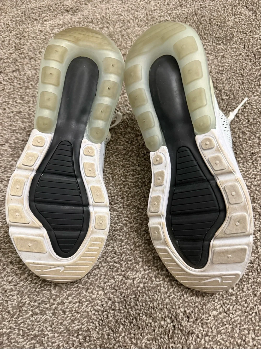 Nike Women’s White and Black Air 270 Size 9